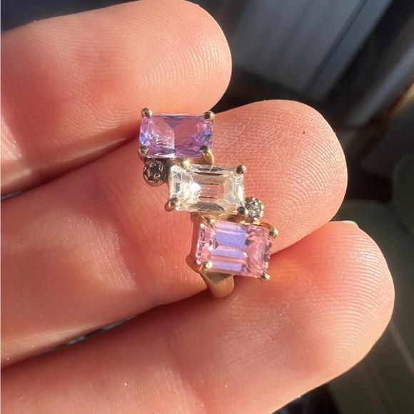 10k Gold ring with pink gem stones and diamonds - Picture 7 of 15